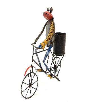 Frog on bike 40x13H43cm(3636)