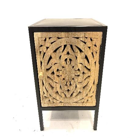 Bedside carving (3719)