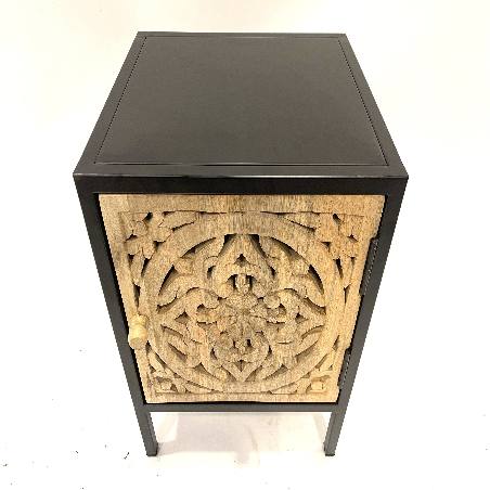 Bedside carving (3719)