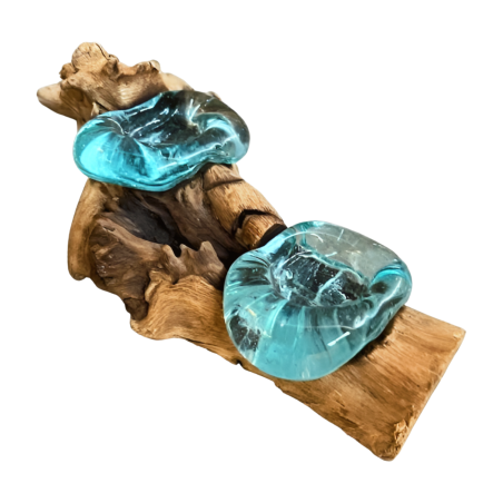 Candleholder on wood (80075)