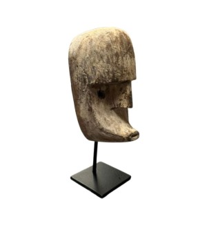 Mask primitief on stand S (3850)