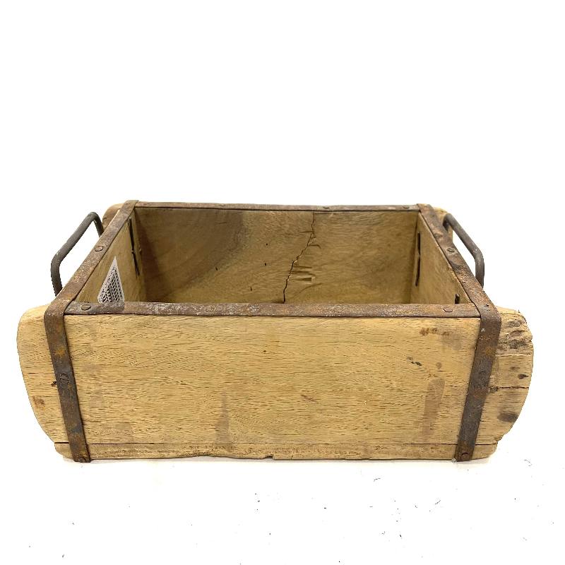 Wooden brick with ears 30x15H9cm. (5046)